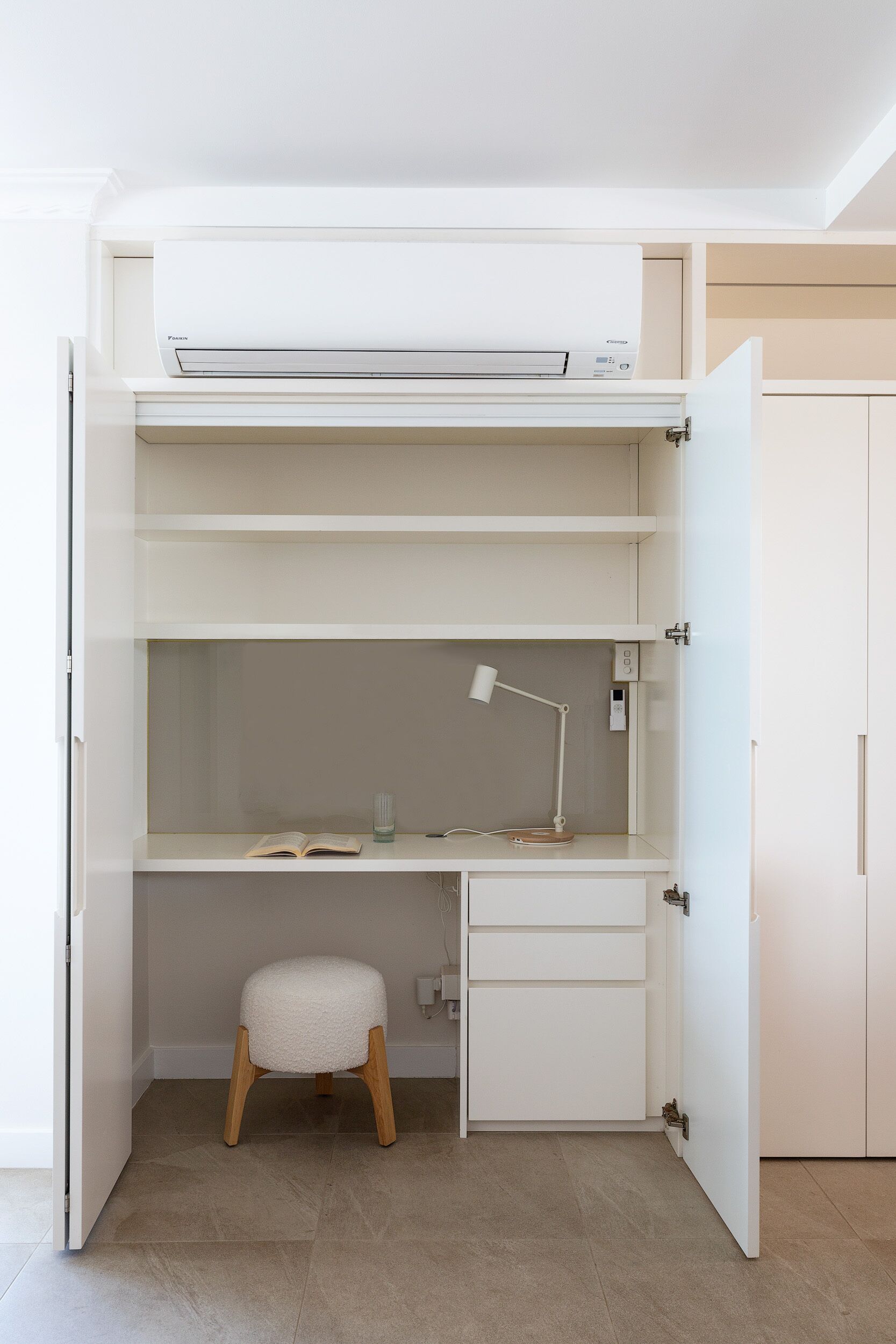 Absolute beachfront luxury Manly apartment with views — image 16