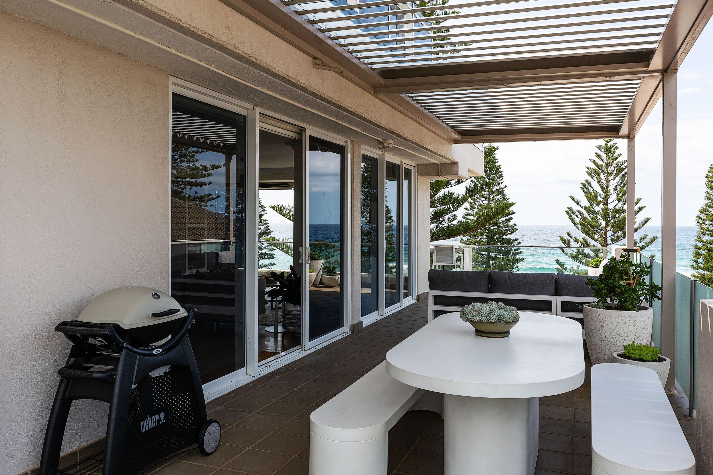 Absolute beachfront luxury Manly apartment with views — image 11