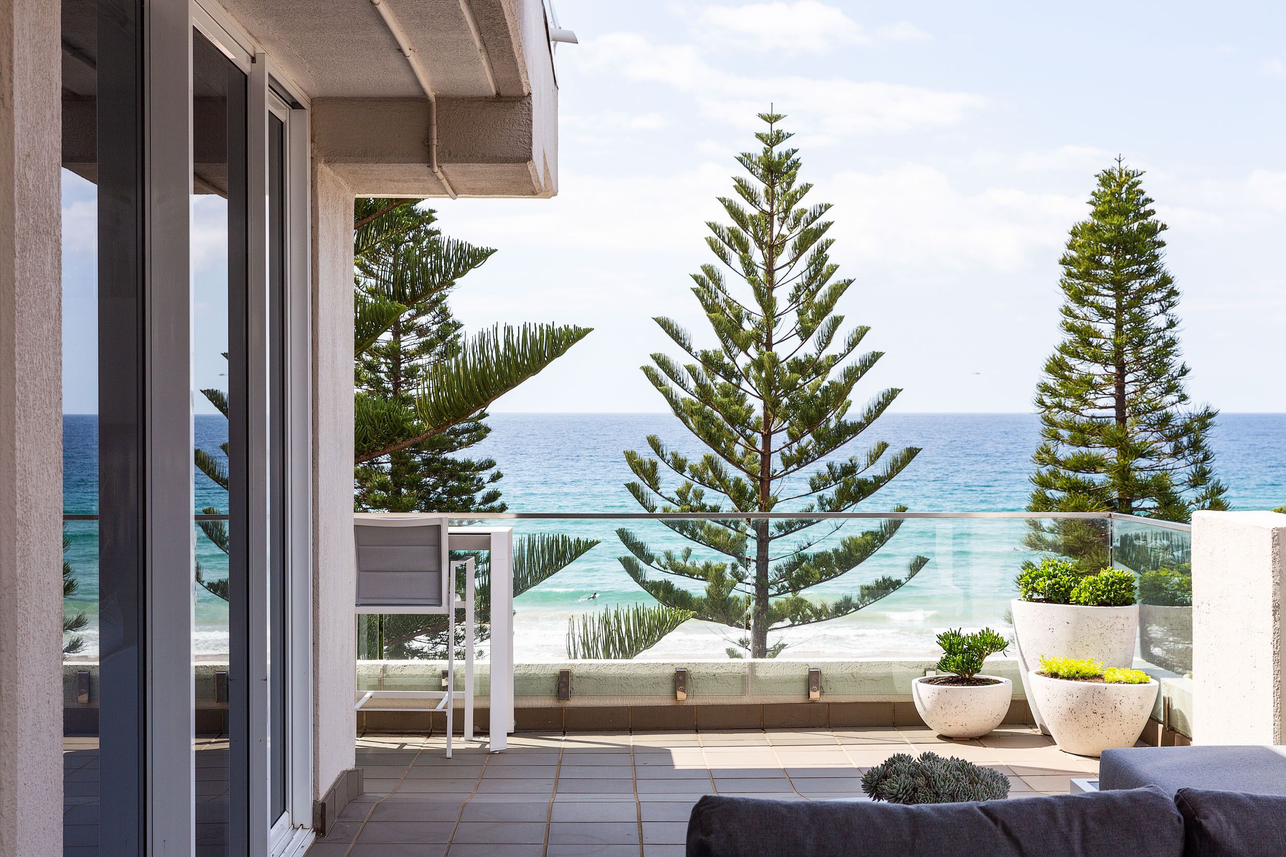 Absolute beachfront luxury Manly apartment with views — image 9