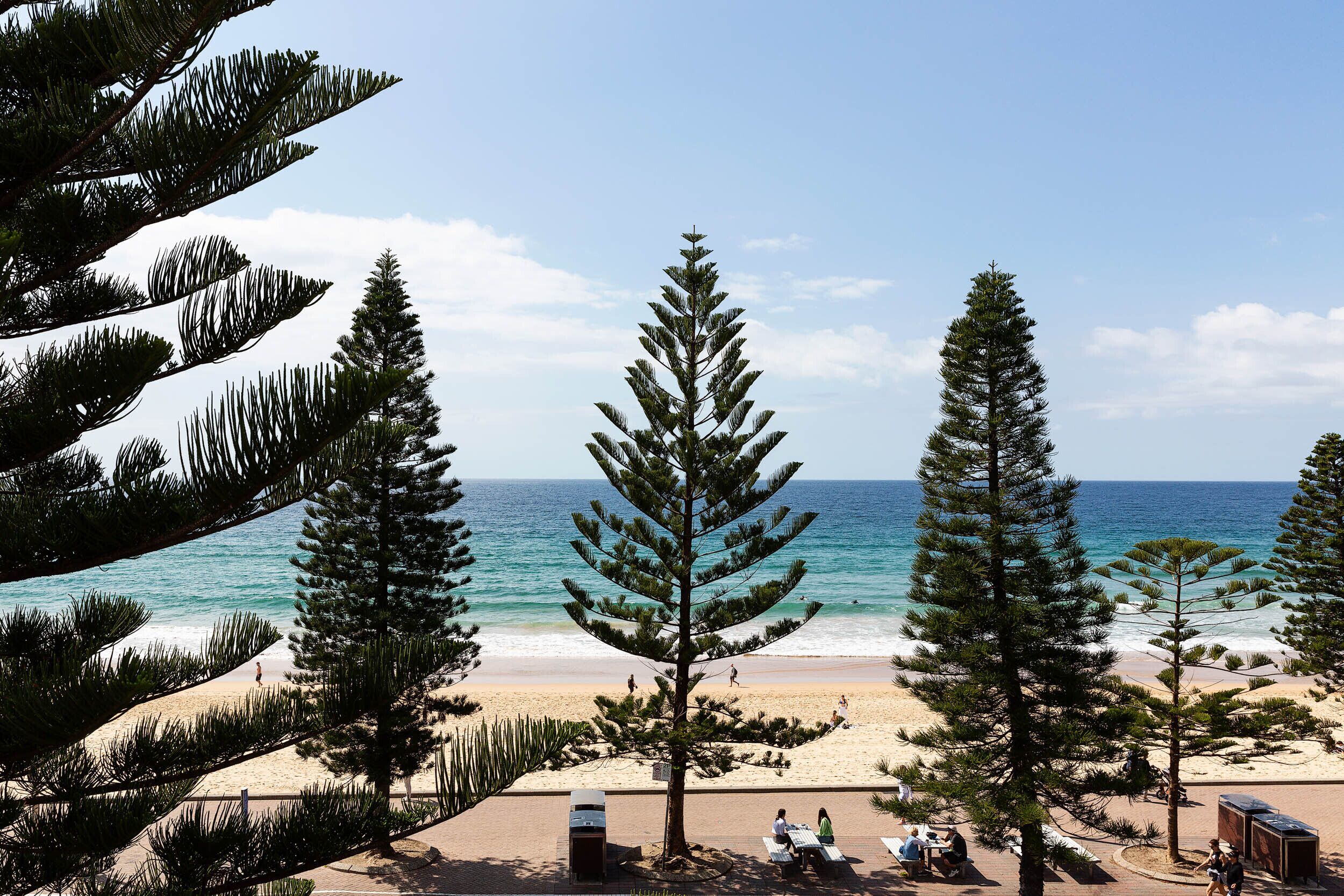 Absolute beachfront luxury Manly apartment with views — image 5