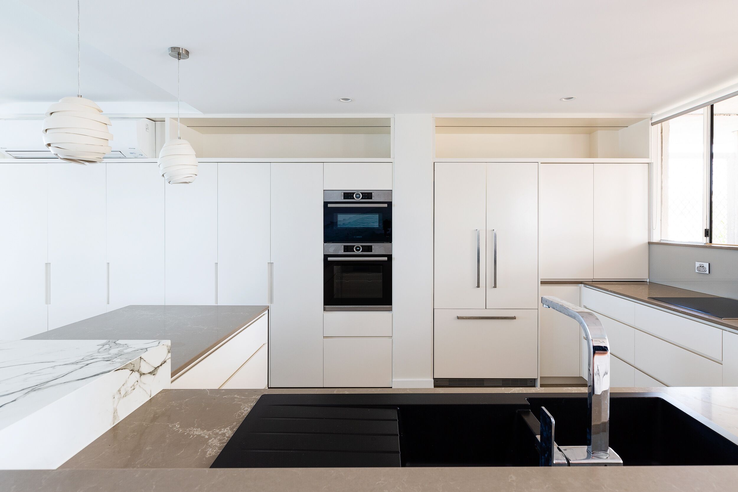 Absolute beachfront luxury Manly apartment with views — image 7