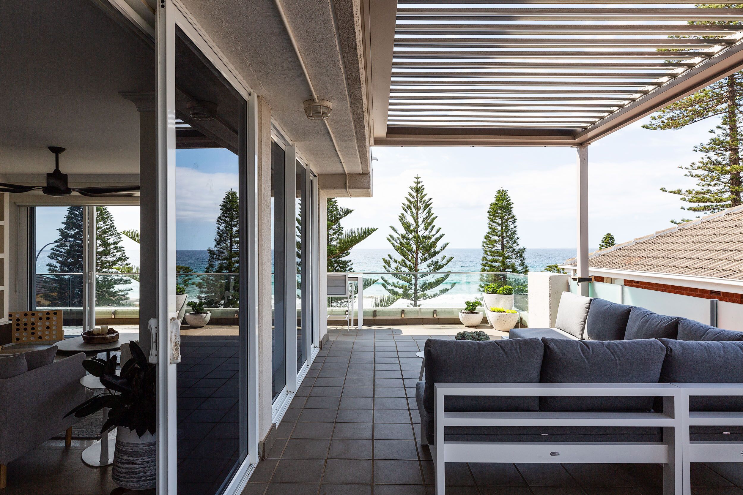 Absolute beachfront luxury Manly apartment with views — image 12