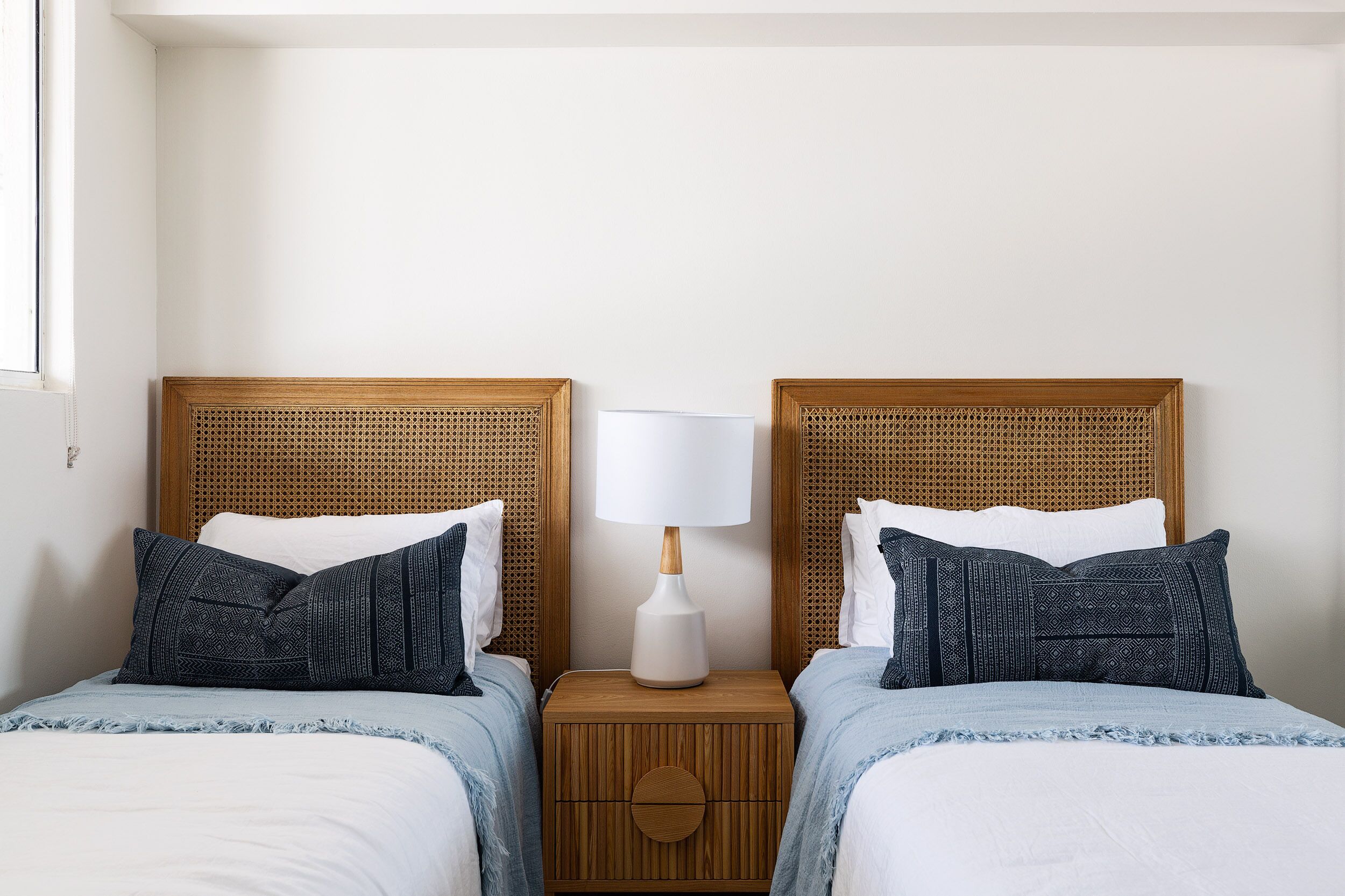 Absolute beachfront luxury Manly apartment with views — image 20