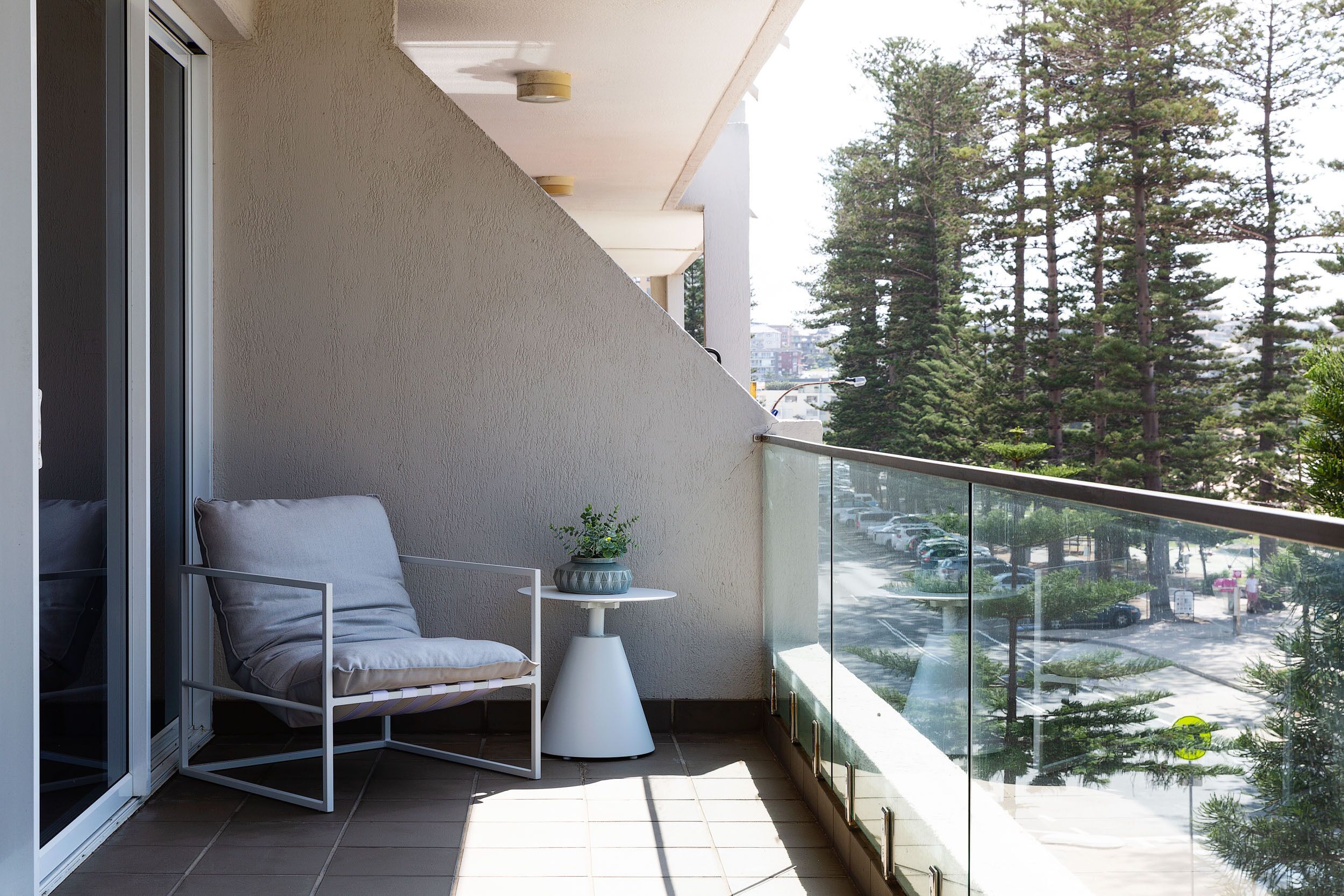 Absolute beachfront luxury Manly apartment with views — image 10