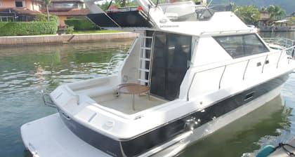 36-foot private tour boat for up to 12 passengers