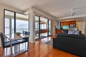 Ocean Pearl | Woonruimte | Een flatscreentelevisie