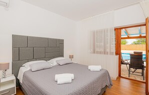 4 bedrooms, travel cot, free WiFi, bed sheets