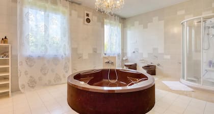 Gorgeous home in Piacenza with private swimming pool, can be inside or outside