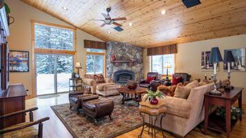 Smart TV, fireplace, computer monitors