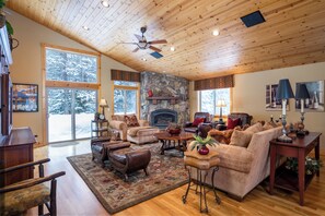 Smart TV, fireplace, computer monitors