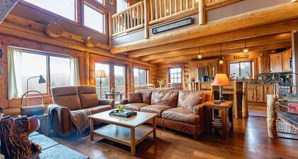 Log Cabin with Breathtaking Views, Dogs OK