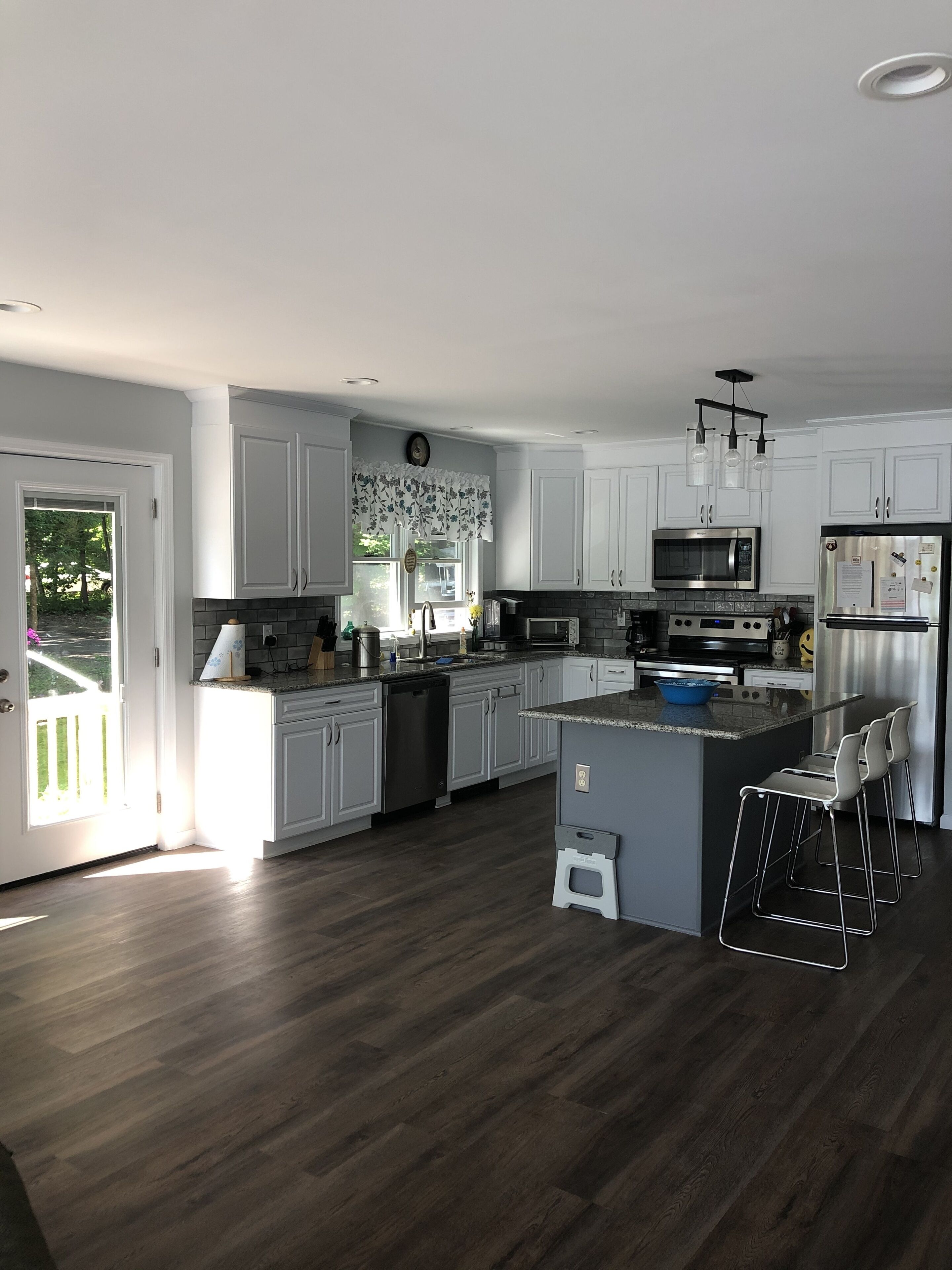 Amazing waterfront retreat on Lake St. Catherine 