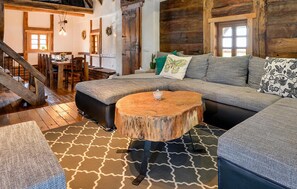 TV, fireplace, stereo