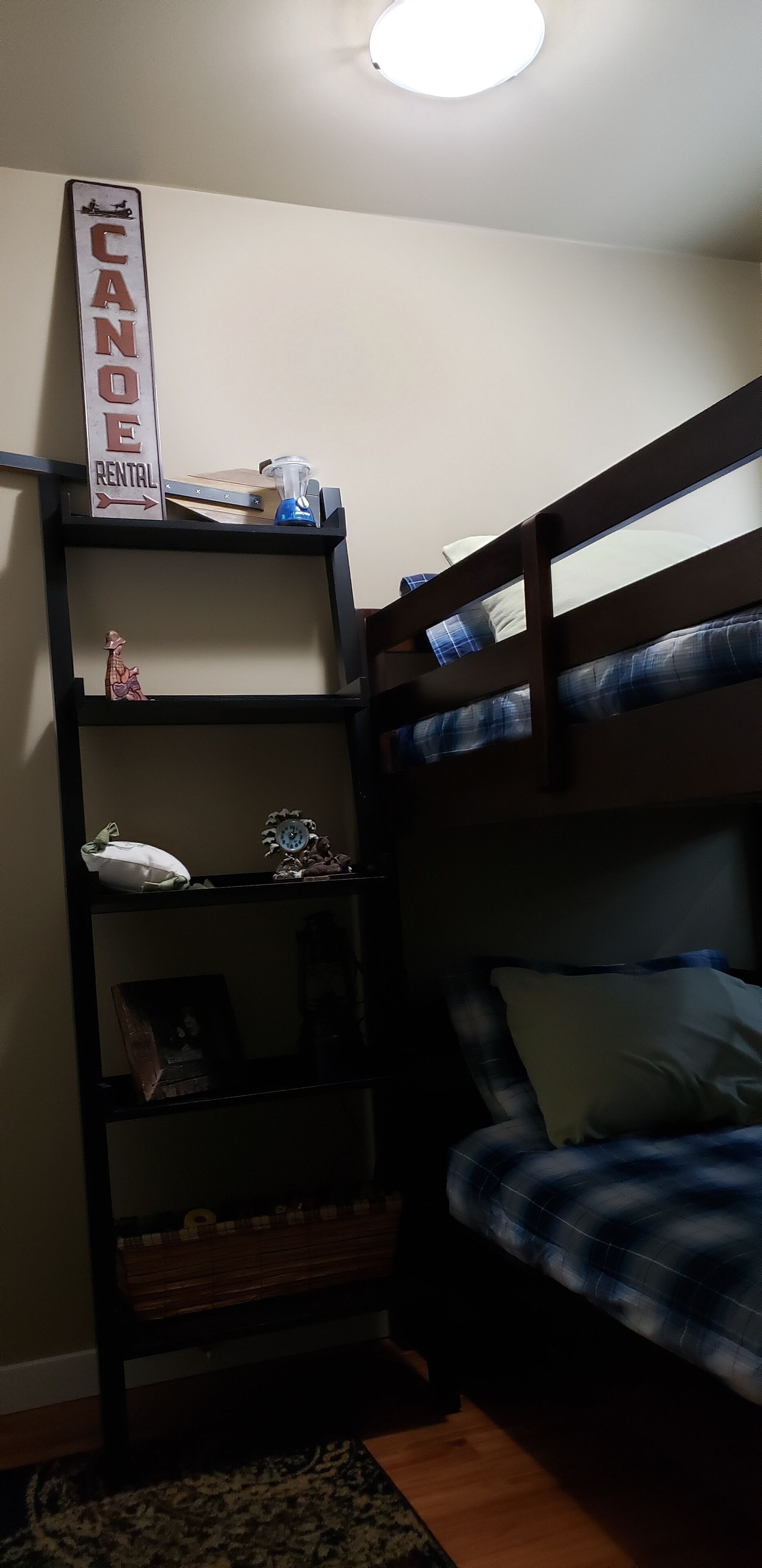 Tall Trees 🌳 A cozy cabin retreat in the woods.