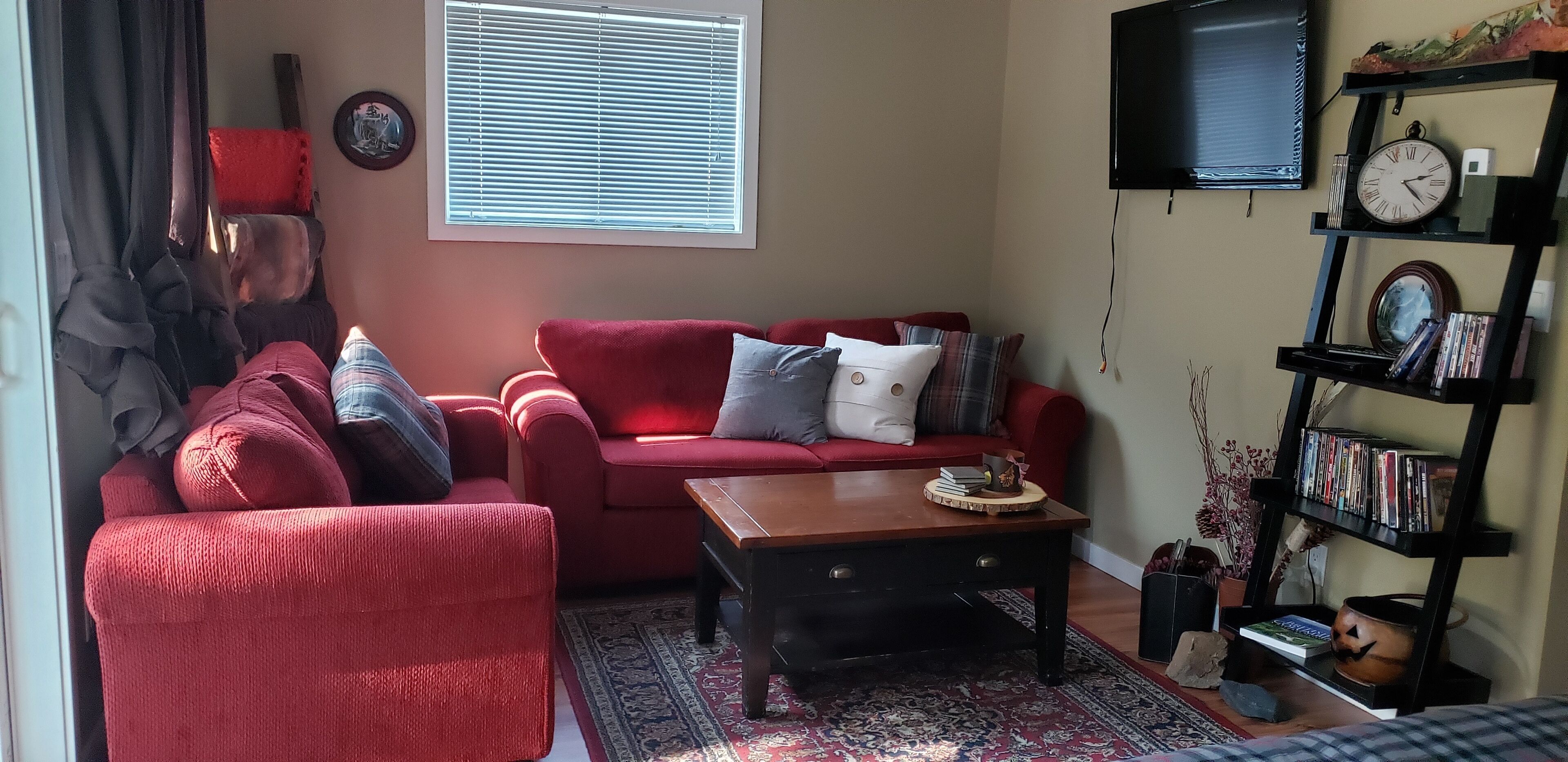 Tall Trees 🌳 A cozy cabin retreat in the woods.