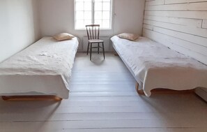 2 bedrooms, travel crib