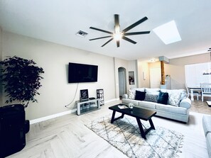 Smart TV, reproductor de DVD y estéreo 