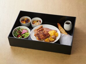 Tägliches japanisches Frühstück gegen Gebühr