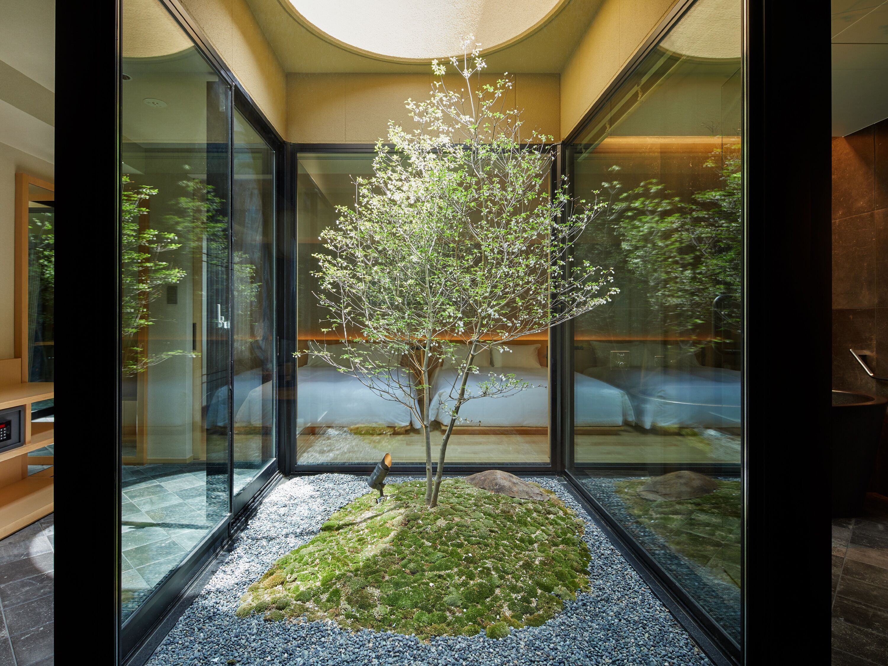 尊贵客房, 无烟房 (Suite) | 起居区 | 43-英寸液晶电视（配备数码频道）、Netflix、Hulu