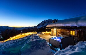 Outdoor spa tub - Gorgeous home in Predazzo with sauna (Predazzo)