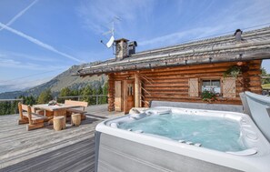 Outdoor dining - Gorgeous home in Predazzo with sauna (Predazzo)