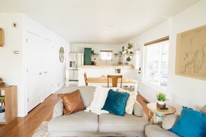 Smart TV, computer monitors