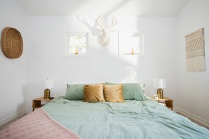 3 bedrooms, desk, free WiFi, bed sheets