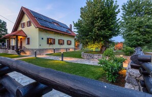 Property grounds - Beautiful home in Lovinac with sauna (Lovinac)