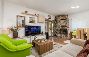 Smart-TV, Kamin, Stereoanlage