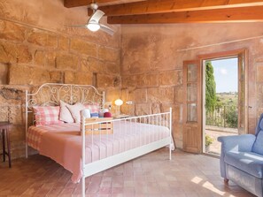 3 chambres, fer et planche à repasser, accès Internet, draps fournis