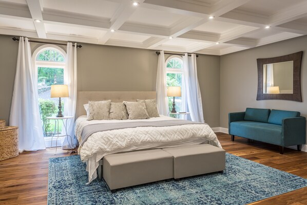 6 habitaciones, escritorio, tabla de planchar con plancha y wifi 