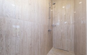 Douche, sèche-cheveux