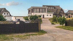 A rural village with traditional buildings, a paved road, and a wooden fence. - 1 bedroom lovely home in Ueckermuende (Ueckermuende)