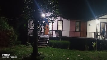 Villa, 1 Schlafzimmer, Raucher, Balkon | Fassade der Unterkunft
