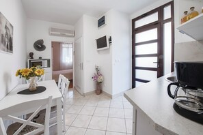 Apartment, 2 Bedrooms, Terrace | Living room