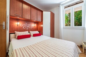 2 bedrooms
