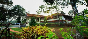 Bungalow With Tea Garden View