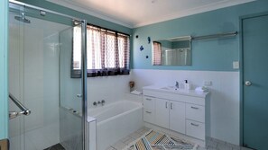 Douche, serviettes fournies
