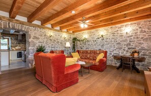 TV, foosball, stereo - 3 bedroom beautiful home in Ruzici (Ruzici)