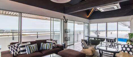 Slaapzaal, 1 slaapkamer, balkon, uitzicht op bergen | Interieur