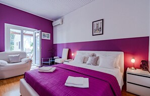 1 chambre, lit parapluie, Wi-Fi gratuit, draps fournis