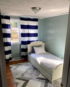 3 bedrooms, iron/ironing board, travel cot, free WiFi