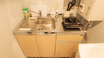 Apartment, Non Smoking | Private kitchenette | Fridge, microwave, stovetop, electric kettle