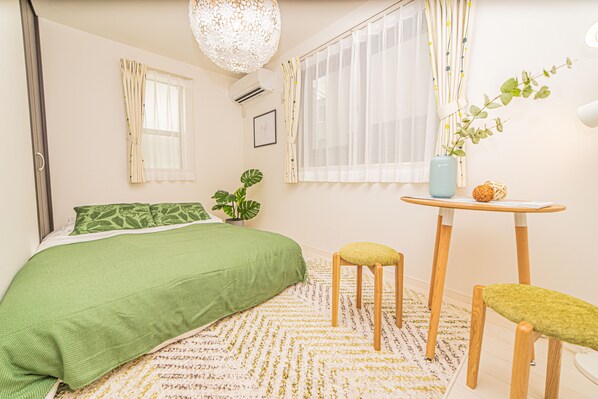 4 عدّة غرف نوم ومكواة/لوح كي وواي فاي مجانًا وملاءات أسرّة