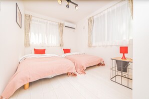 一棟貸し 禁煙 | 4 室のベッドルーム、アイロン / アイロン台、WiFi (無料)、ベッドシーツ