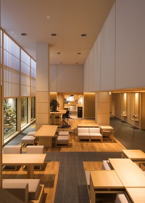 Lobby-Lounge