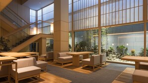 Lobby lounge - Hotel Senren Kyoto Higashiyama Kiyomizu (Kyoto)