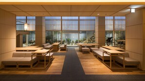 Lobby lounge - Hotel Senren Kyoto Higashiyama Kiyomizu (Kyoto)