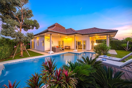 Front of property – evening/night. Modern 3 Bedroom Pool Villa MP67