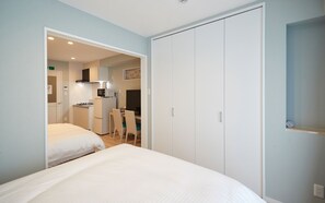 Superior Double Room, Non Smoking | Free WiFi - Condominium OKOU Miebashiekimae (Naha)